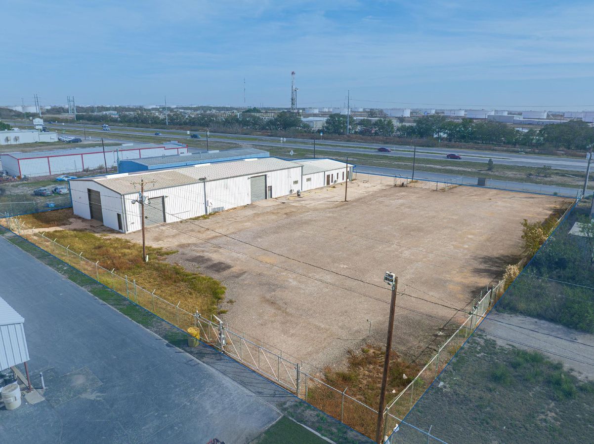 Warehouse/Office Off E Hwy 80 photo 3