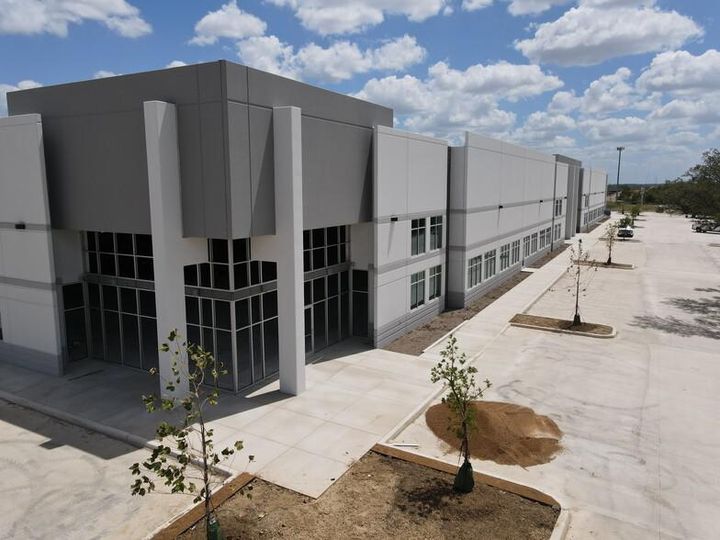 Ridgeview 35 4210 N IH 35 Hwy