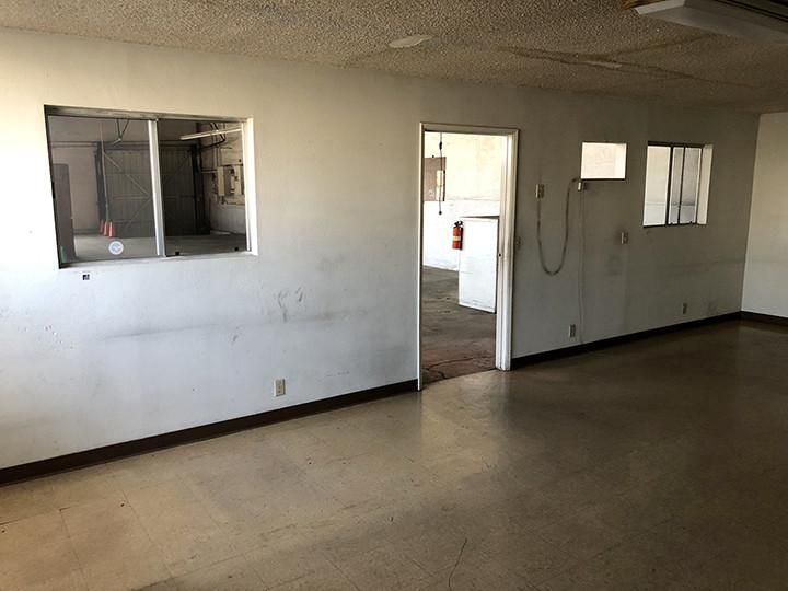 Manufacturing/Warehouse Facility photo 4