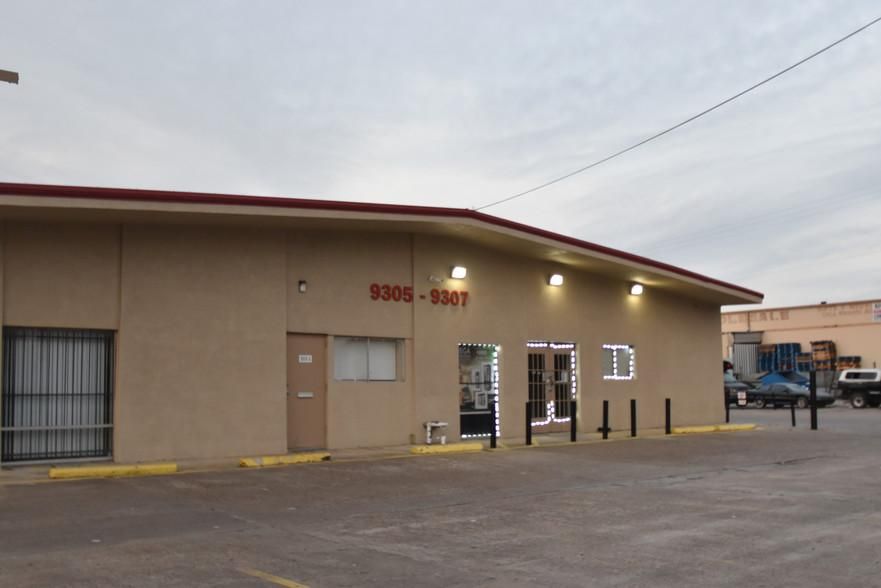 Harwin Business Park 9301-9307 Harwin Dr photo 2