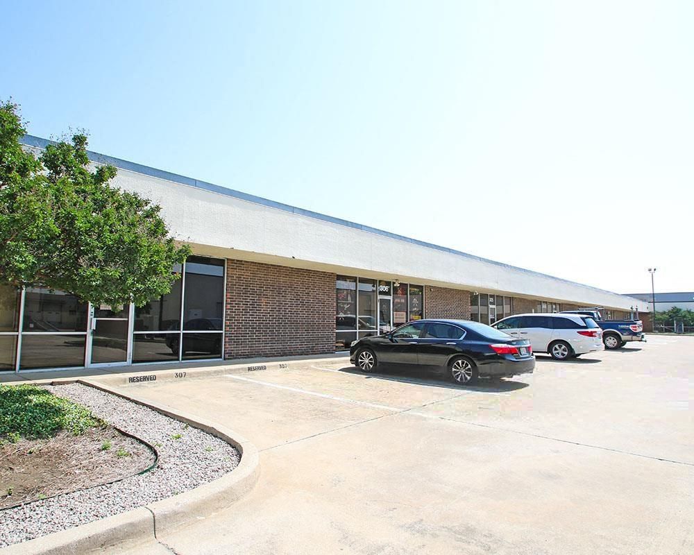 North Dallas Commerce Center photo 3