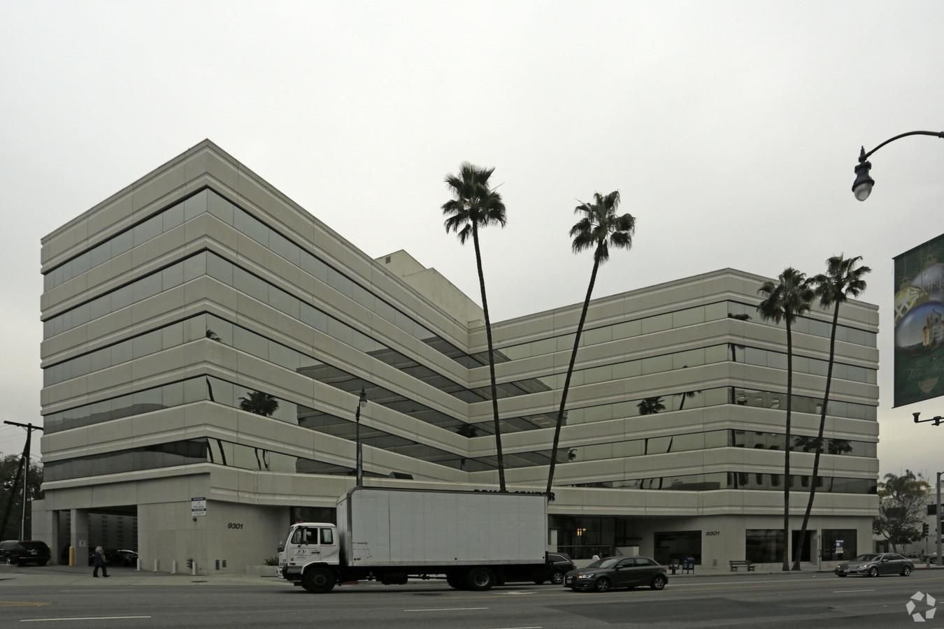 Wilshire Rexford Plaza photo 2