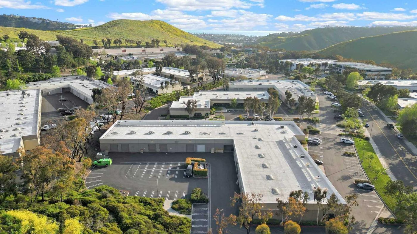 San Clemente Commerce Center photo 1