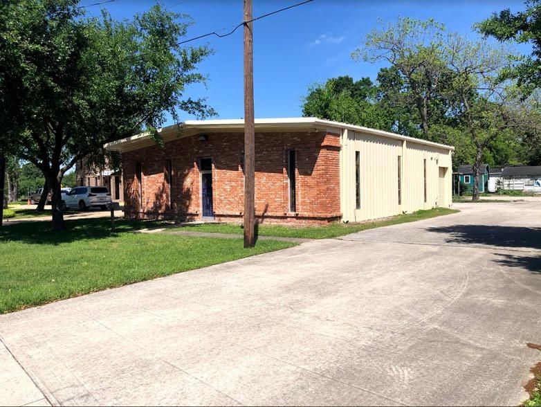 3410 North Fwy photo 4