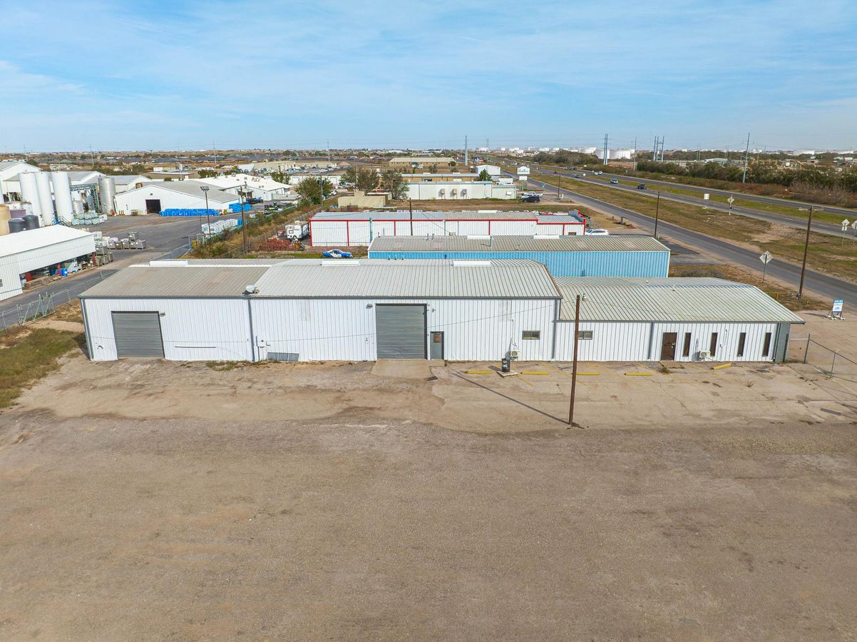 Warehouse/Office Off E Hwy 80 photo 4