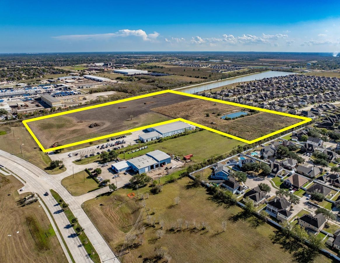 Proposed: 30,000 to 300,000 SF Industrial photo 1