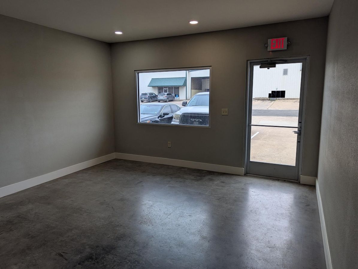 704 Frank St Suite A photo 3