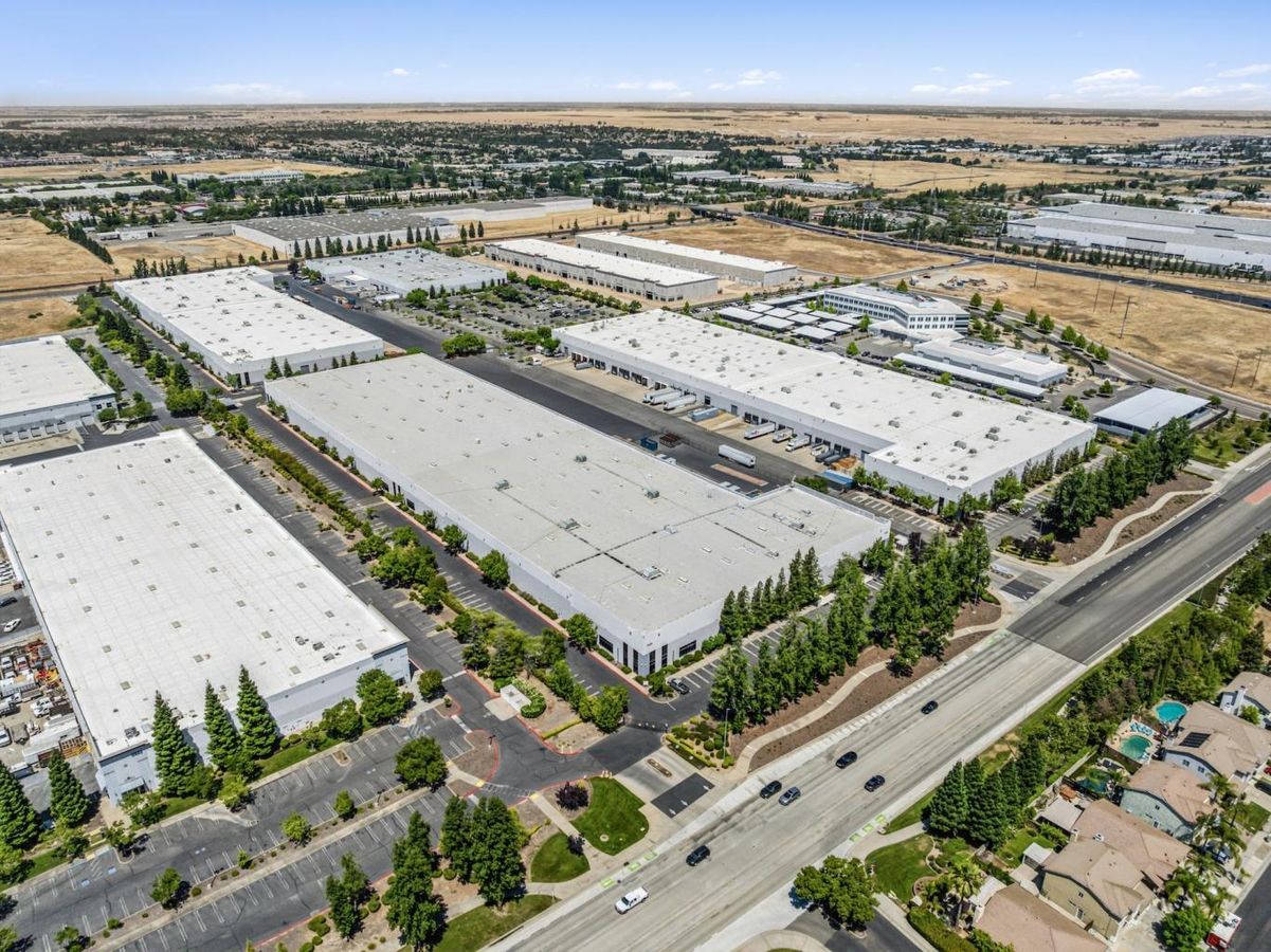 Sierra View Industrial Park Building 1 photo 2