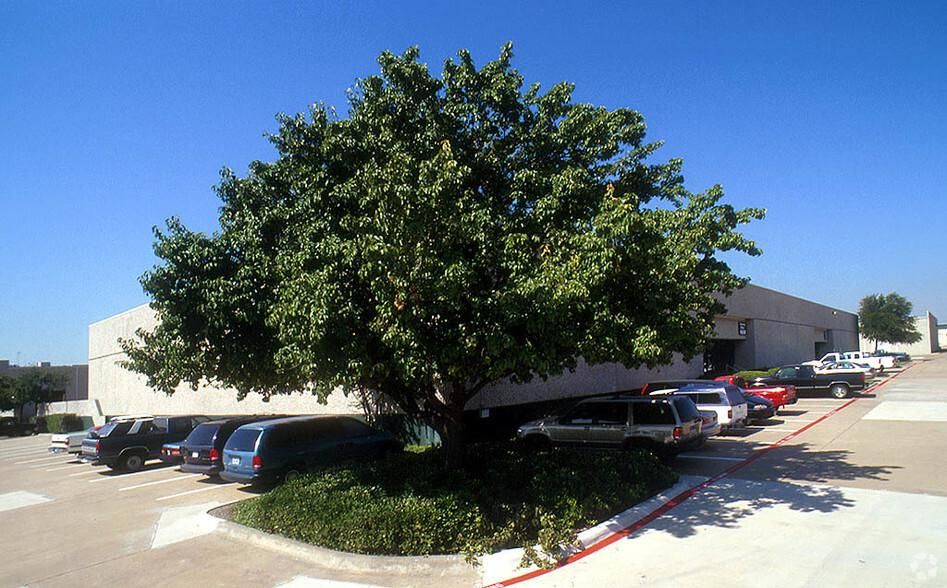 Richardson Distribution Center 1352-1366 Exchange Dr photo 2