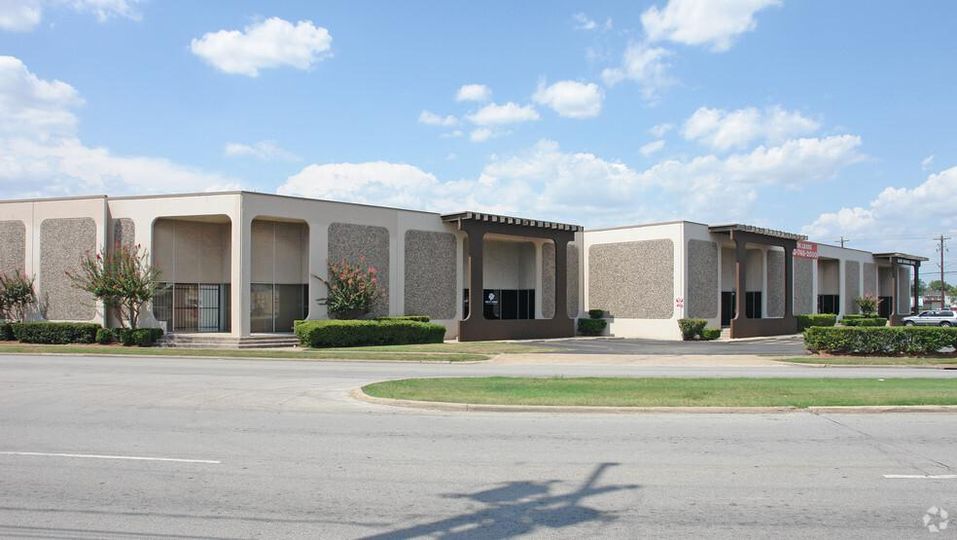 South Loop Business Park 6101-6127 Long Dr