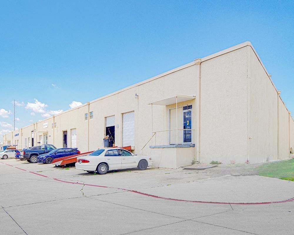 13908-13910 Distribution Way photo 4