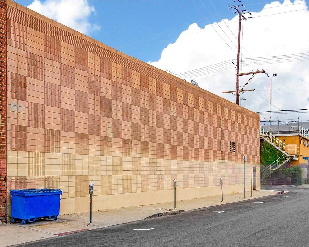620 E. Commercial St. photo 2