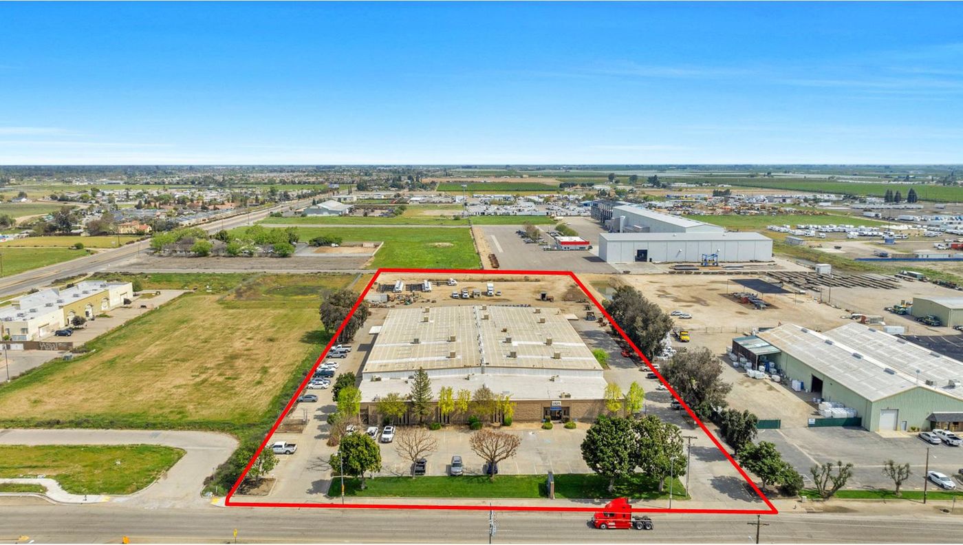 Freestanding Heavy Industrial Building w/ Office/Showroom on ±5 AC photo 4