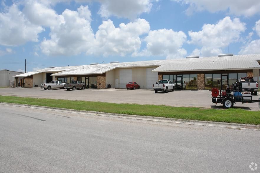 Diamond Cut Industrial Plaza 728-739 Diamond Cut Dr photo 1