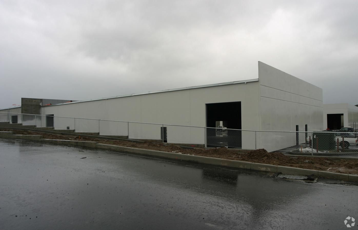 Bldg 5 photo 2