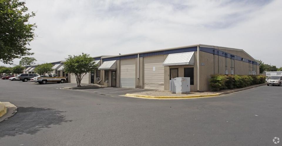 Building 3 501 W Powell Ln