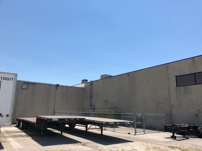 Port Plaza 8201 LaPorte Fwy photo 2