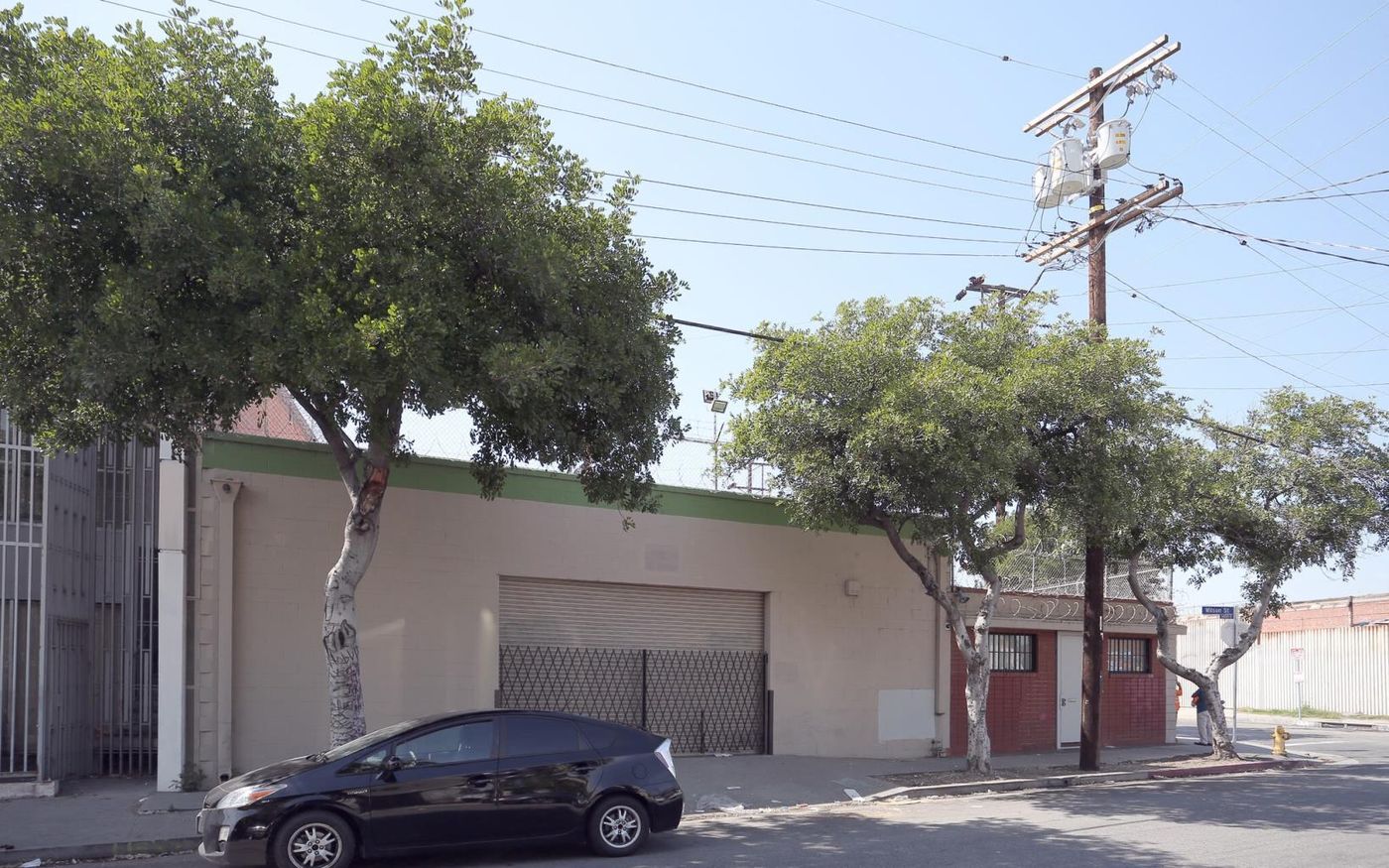 1401 Wilson St photo 2