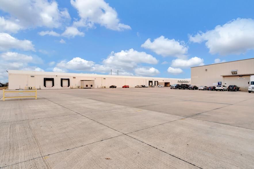 Building B 1200 Forum Way S photo 3
