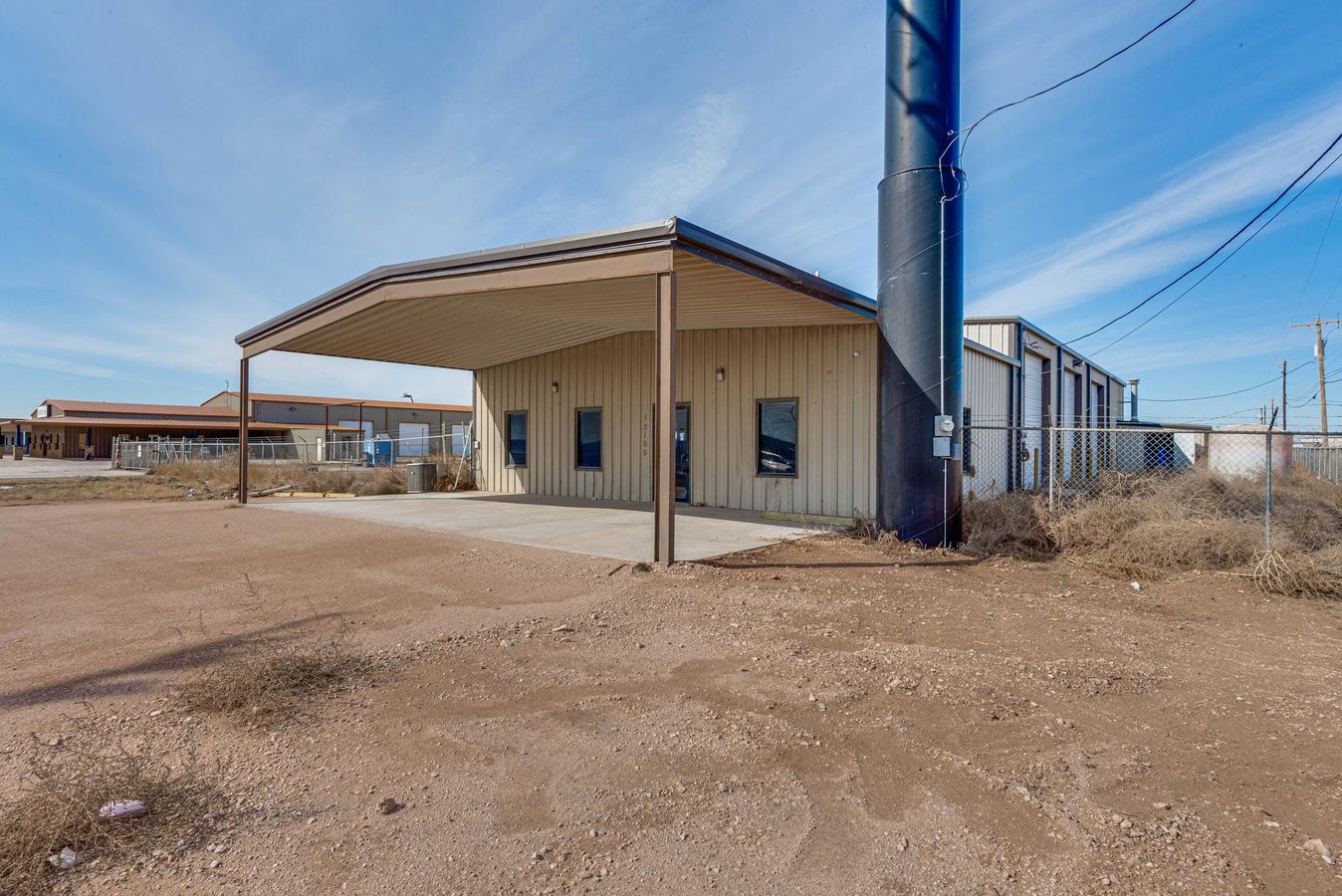 4,400 SF Shop/Office with TX-191 Frontage photo 4