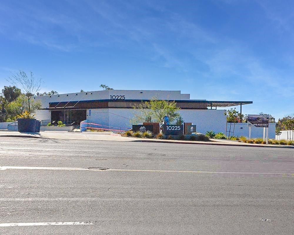 10225 Willow Creek Rd. photo 1