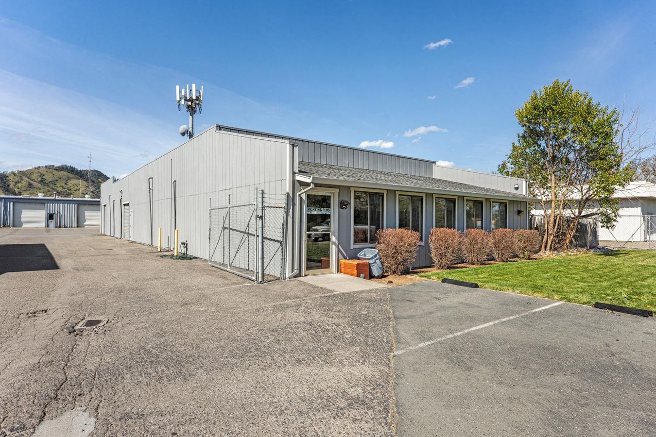 Industrial Building photo 2