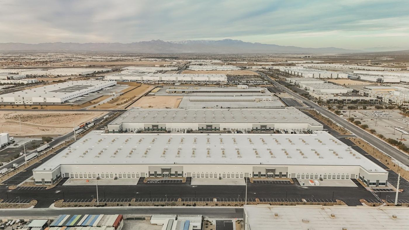TROPICAL SPEEDWAY DISTRIBUTION CENTER - B photo 2
