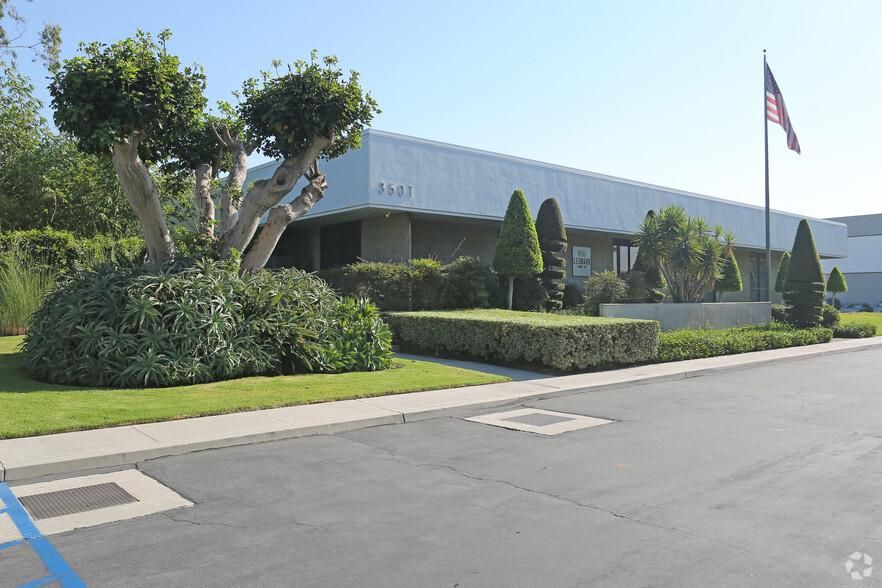 3501 W Segerstrom Ave photo 1