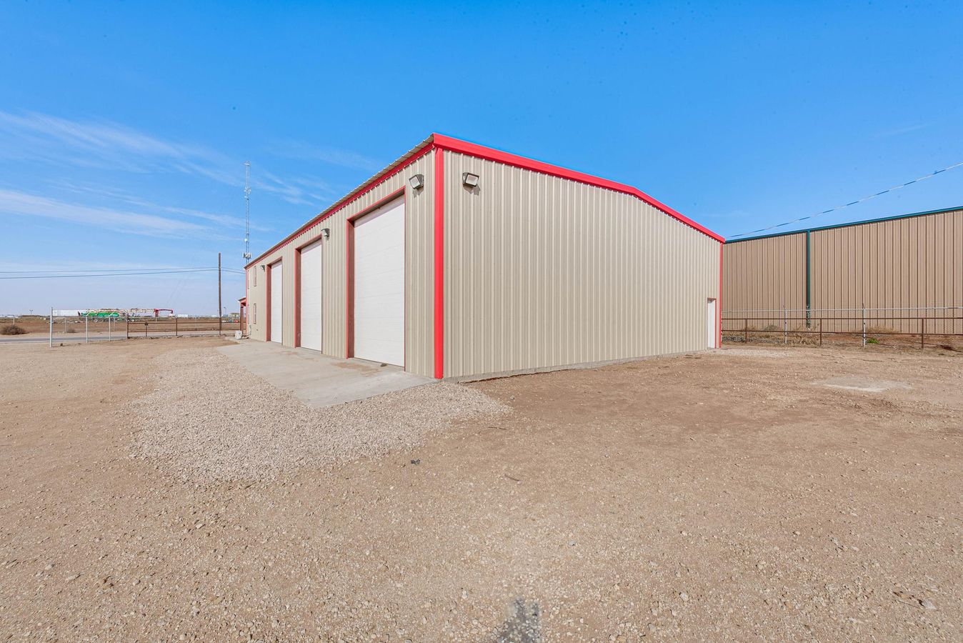 5,000 SF Office/Shop w/Living Space photo 4