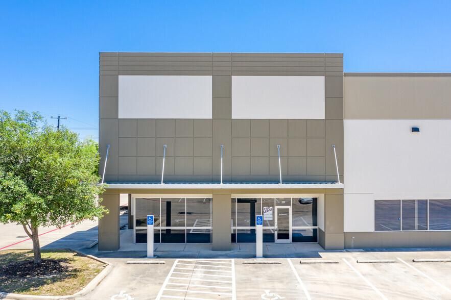 Building 6 12625 Wetmore Rd photo 3