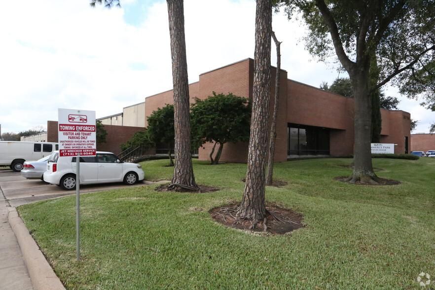 3662-3698 Westchase Dr photo 4