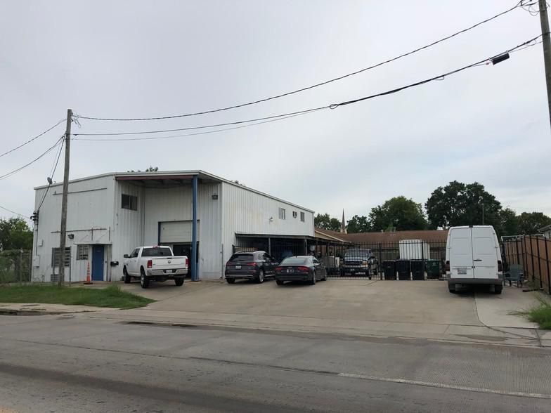 Ground Lease Opportunity in Heights Area 4611 Katy Fwy photo 3