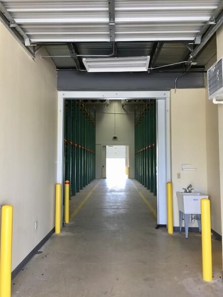 San Antonio Wholesale Produce Market Unit B22 9342 SE Loop 410 photo 3