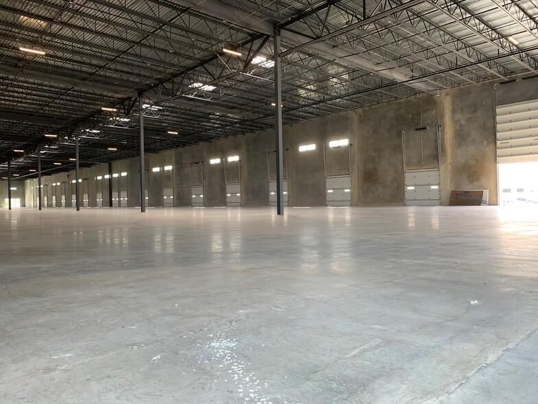 8106 NE Loop 410 photo 3