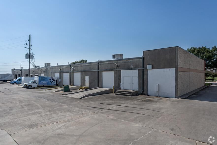 Intercont'l Business Park 15402 Vantage Pky E photo 2