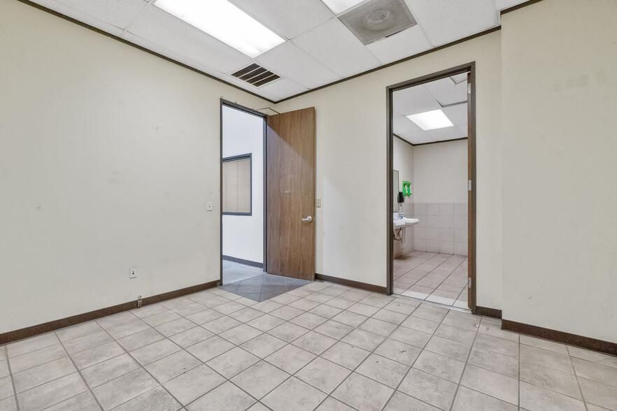 17,000 SF Warehouse/Office 5119 Hiltonview Rd photo 2