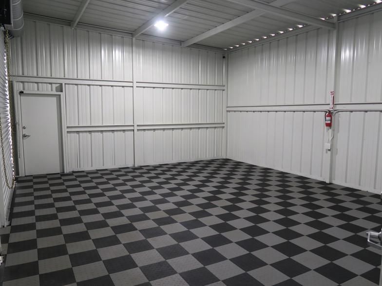 GALLERIA EXOTIC CAR STORAGE-MAINTENANCE 5711 Star Ln photo 4