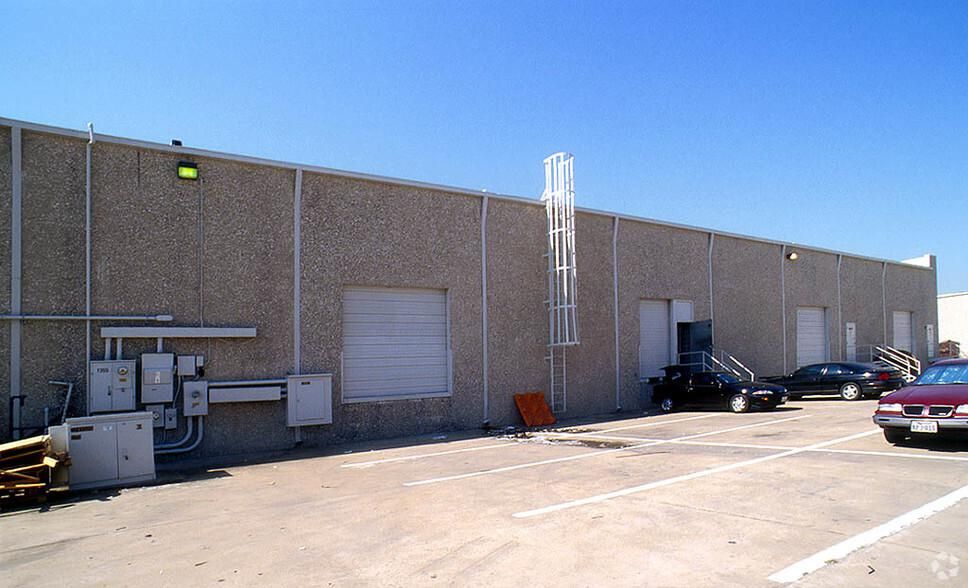 Richardson Distribution Center 1352-1366 Exchange Dr photo 3