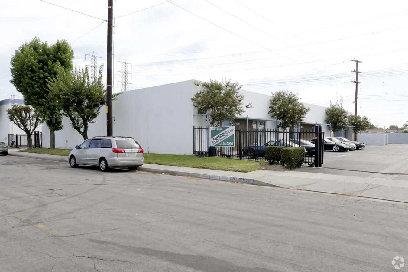 Bldg 4 photo 1