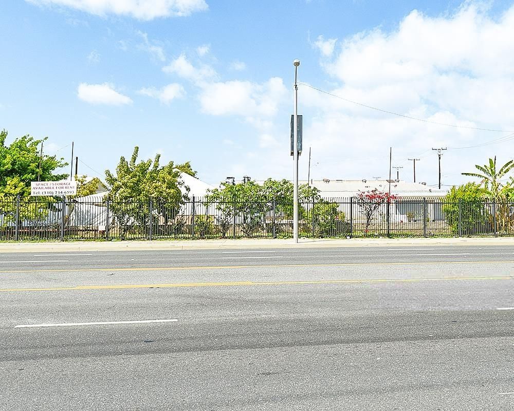 711 East Rosecrans Avenue photo 2