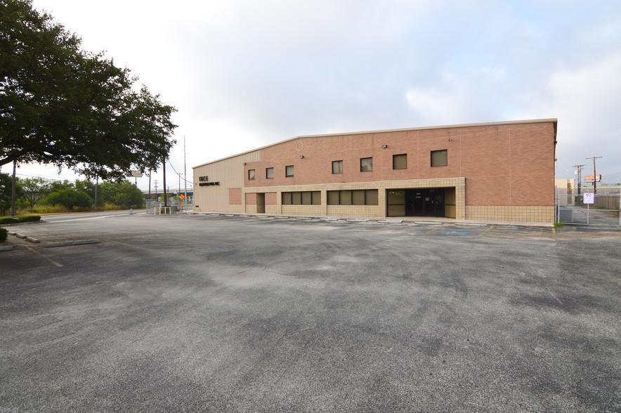 2233 NW Loop 410 photo 1