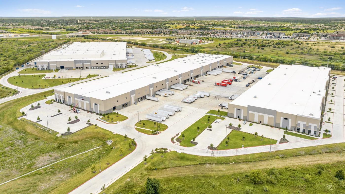 Plum Creek Logistics Center Building 3 photo 4