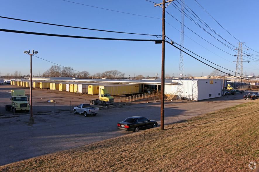 2330 E Union Bower Rd photo 3