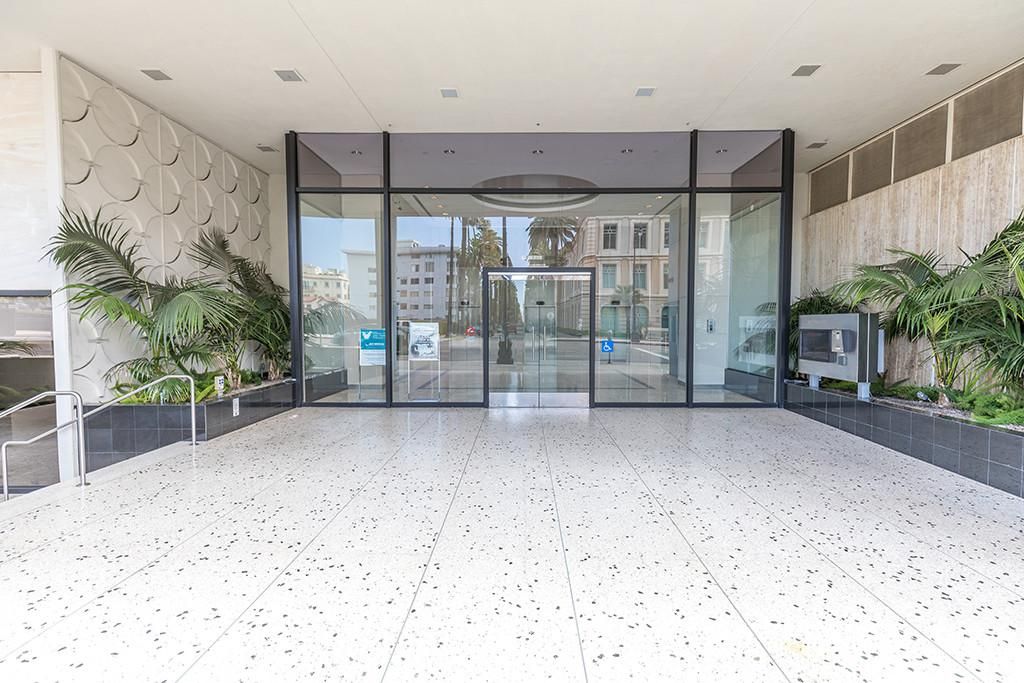 Palm Wilshire Bldg photo 2