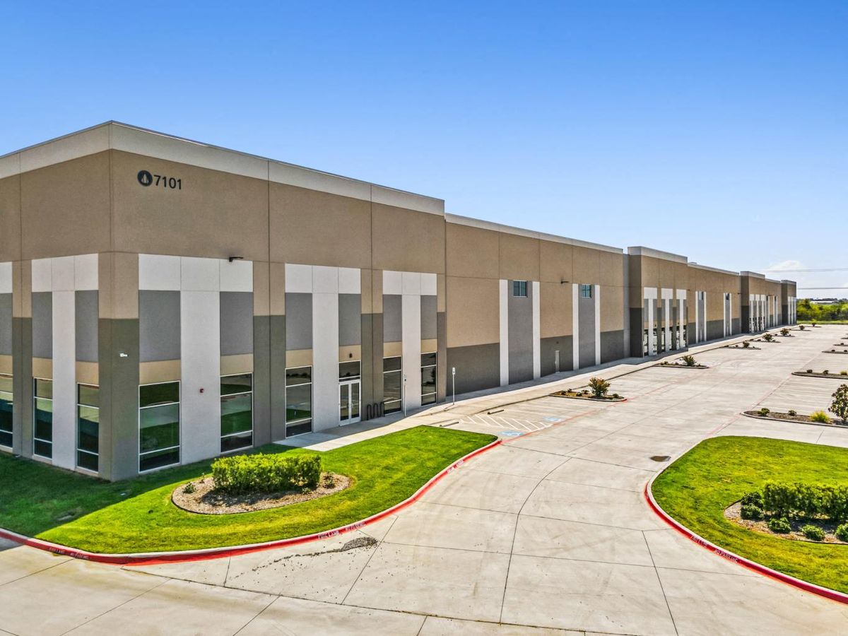 Cooper Commerce Center photo 2