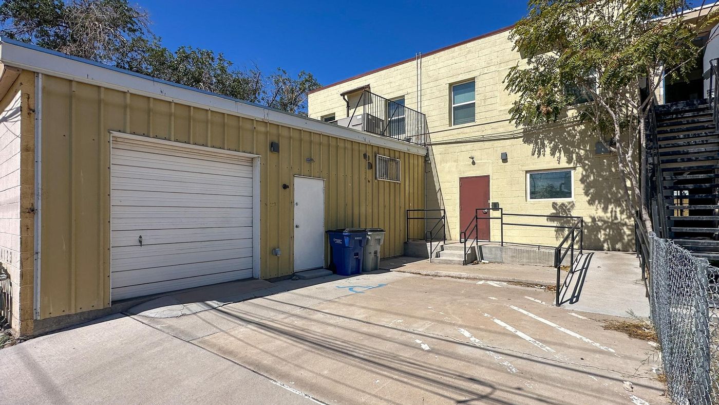 1228 Wyoming Ave photo 2