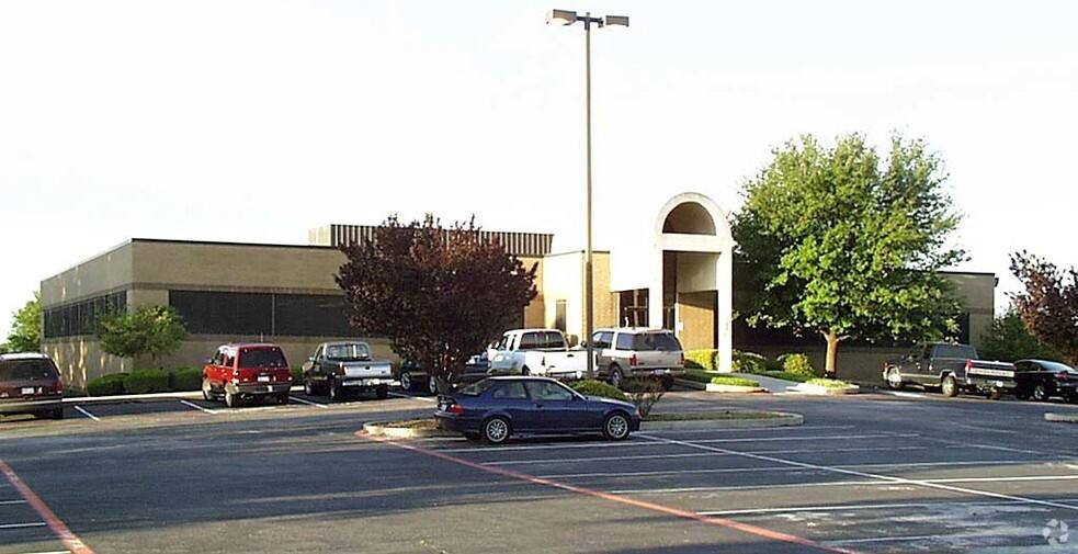 2100 Reliance Pky photo 1