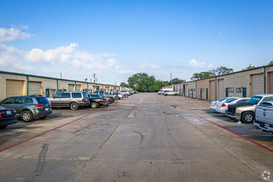 South Shaver Business Park-Mechanics Welcome 2950 S Shaver St photo 3
