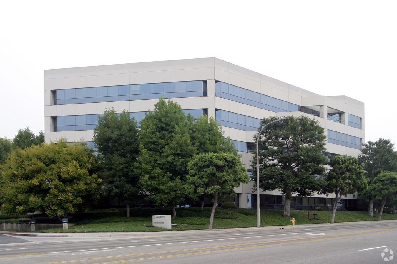 Executive Office Property for Lease photo 2