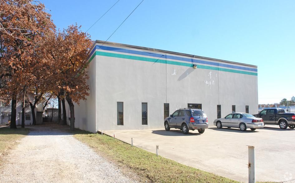 Entech Building 1714 Higgins Ln photo 2